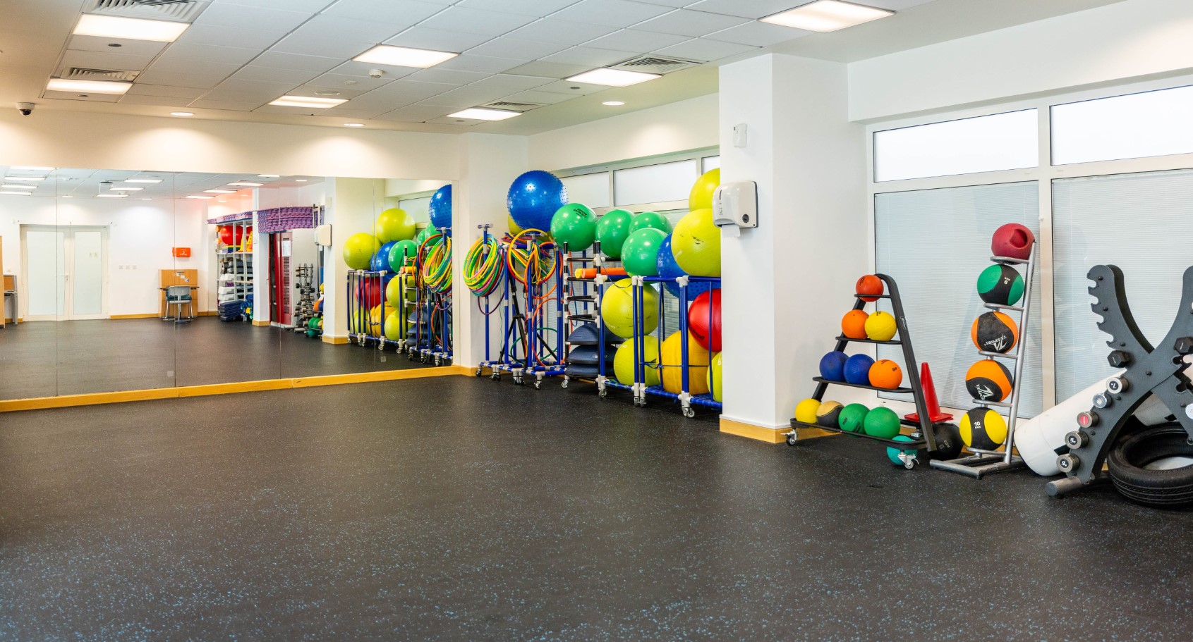 المركز الترفيهي بأكاديمية العوسج / غرفة الأستوديو